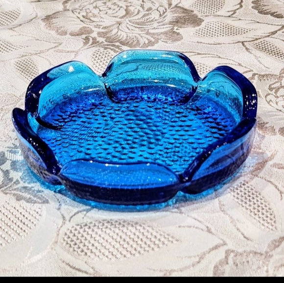 Blue Anchor Hocking VTG flower, bubble shape, Ashtray/dish/trinket.5" - Picture 4 of 7